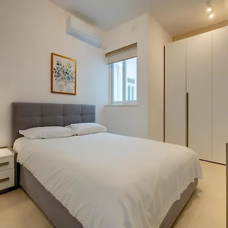 Luxury Maisonette In A Tranquil And Central Area