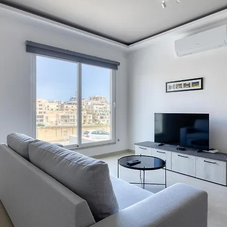 Luxury Maisonette In A Tranquil And Central Area Apartment *