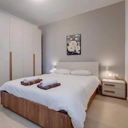 Luxury Maisonette In A Tranquil And Central Area Apartment Saint Julian's