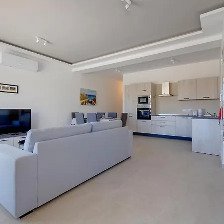 Apartment Luxury Maisonette In A Tranquil And Area San Ġiljan