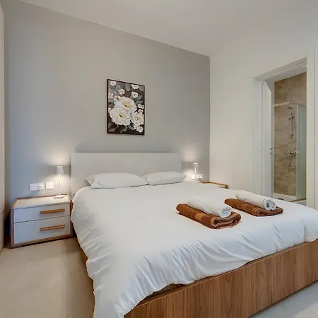 Luxury Maisonette In A Tranquil And Area Apartment *
